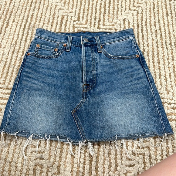Levi Jean skirt size 24 - Picture 1 of 4